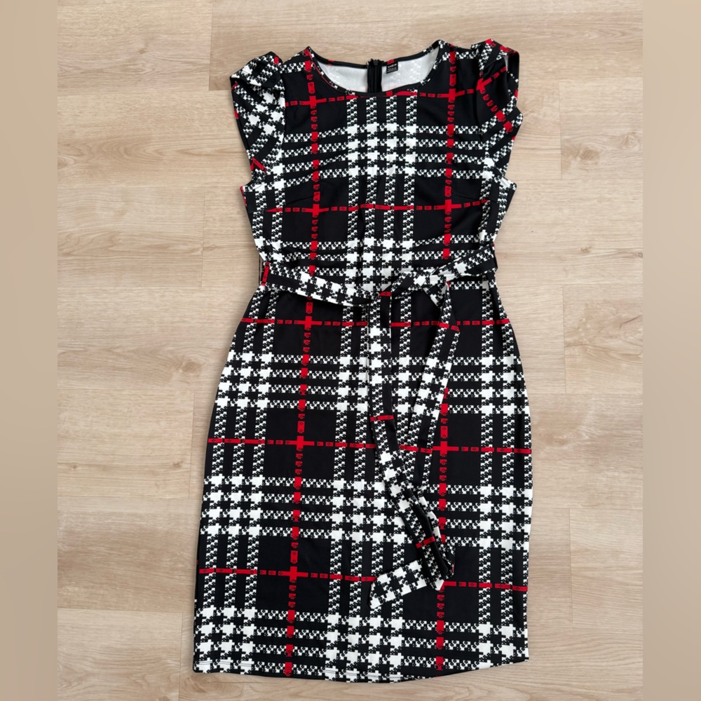 SHEIN Black and White Geometric Dress with Red Highlights Size L